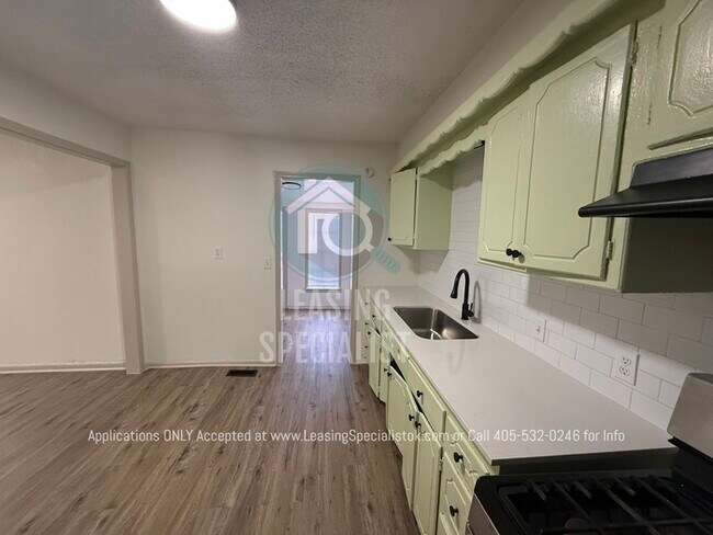 Building Photo - Charming South East OKC Home AVAILABLE FOR IMMEDIATE MOVE IN!