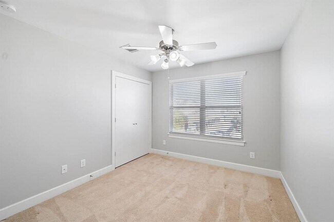 Building Photo - 2710 Hullsmith Dr