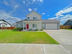 Building Photo - Well Kept Single Family Detached Home with...