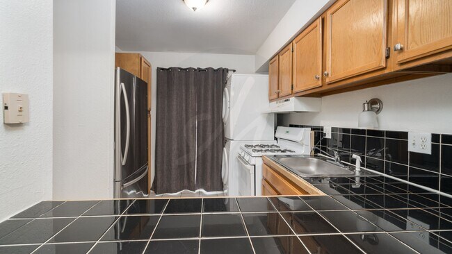 Building Photo - Two bedroom Condo Near Palmer Park