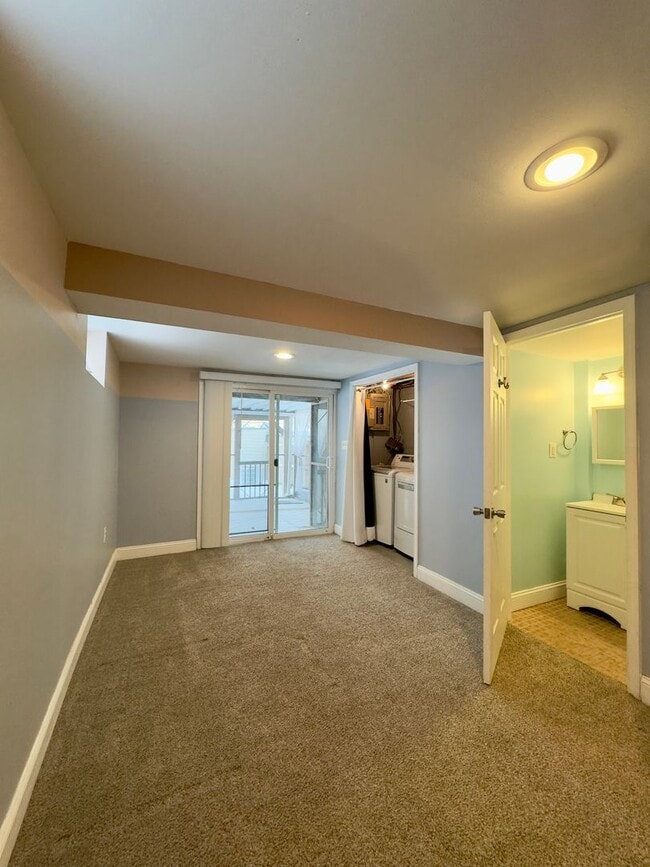 Building Photo - Charming 3Bed/1.5Bath Townhouse in Carney