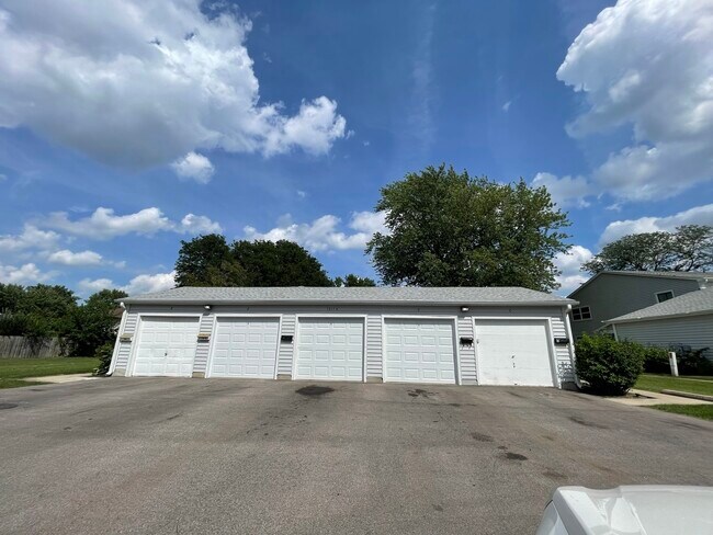 Building Photo - 1311 N Glen Cir