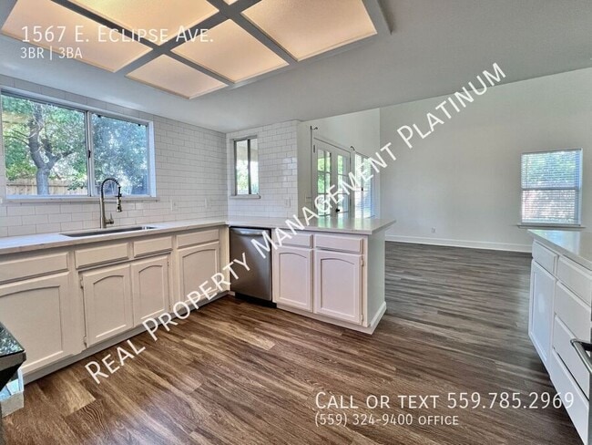 Building Photo - 1567 E Eclipse Ave