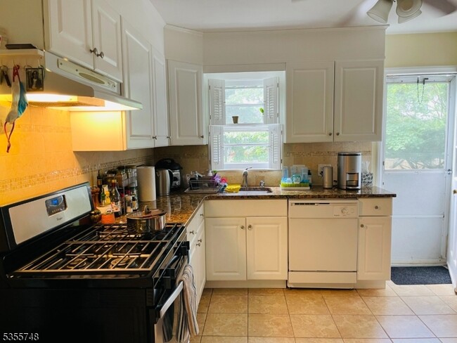 Building Photo - 274 Woodland Ave