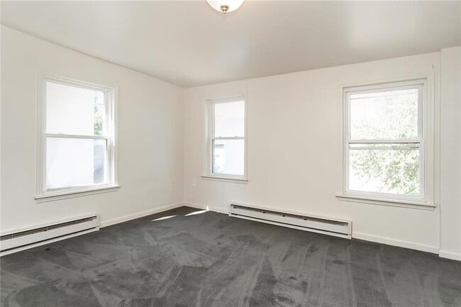 Building Photo - 427 Front St