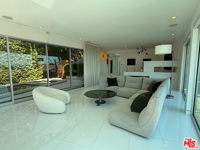 Building Photo - 1377 Miller Pl