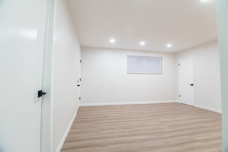 Dinning room - 14700 Friar St