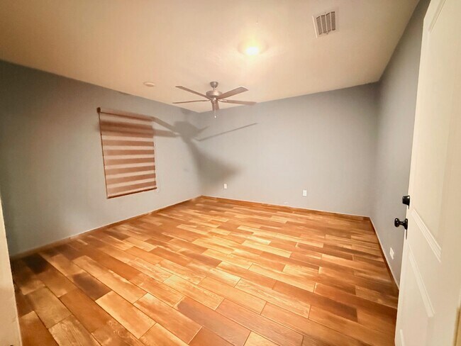 Building Photo - 4416 Flores Ave