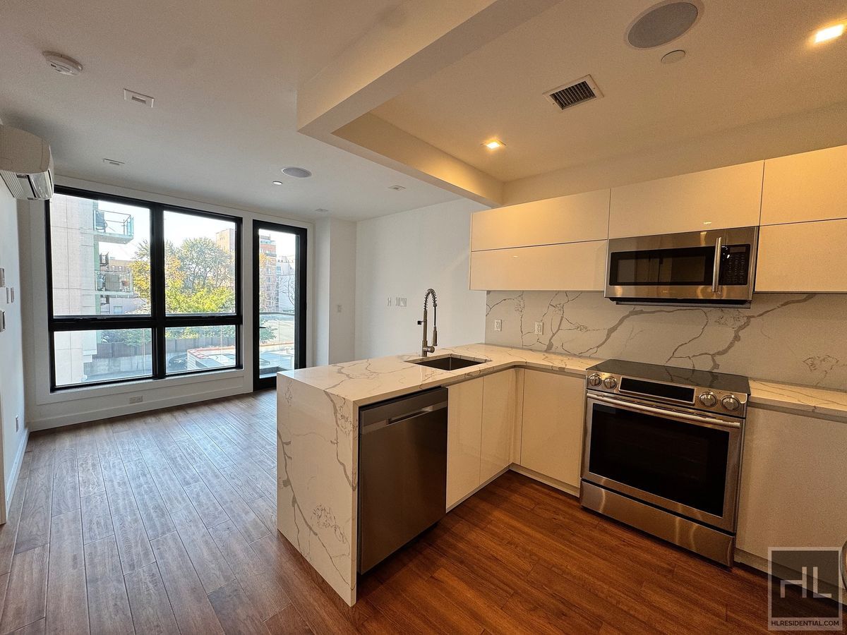 Building Photo - The Vitoria - 27=04 Astoria Blvd Luxurious 1 bedroom apartment