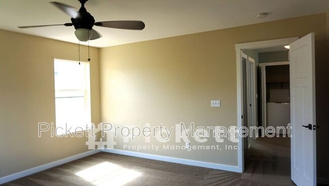 Building Photo - 535 NW Stendahl Ct