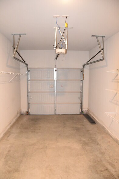 Building Photo - Room in Townhome on Castellan Dr