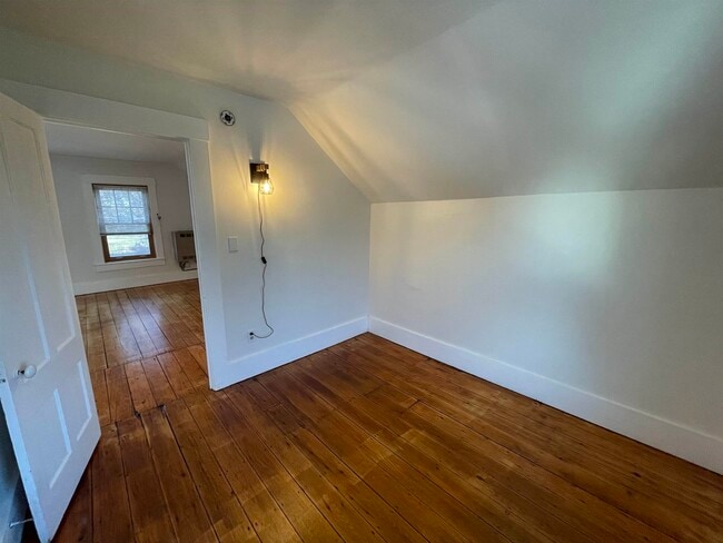 Building Photo - 87 Granger St