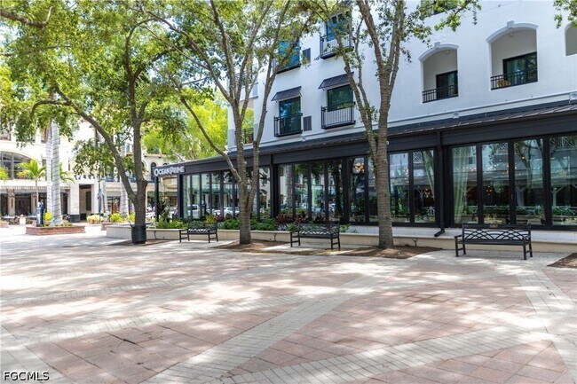 Building Photo - 856 104th Ave N