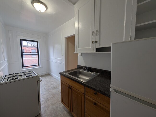 Building Photo - 3312 W Schubert Ave