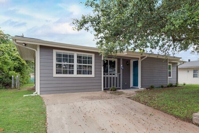Primary Photo - Recently Renovated Property in Hurst