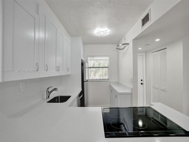 Building Photo - 4600 SW 67th Ave
