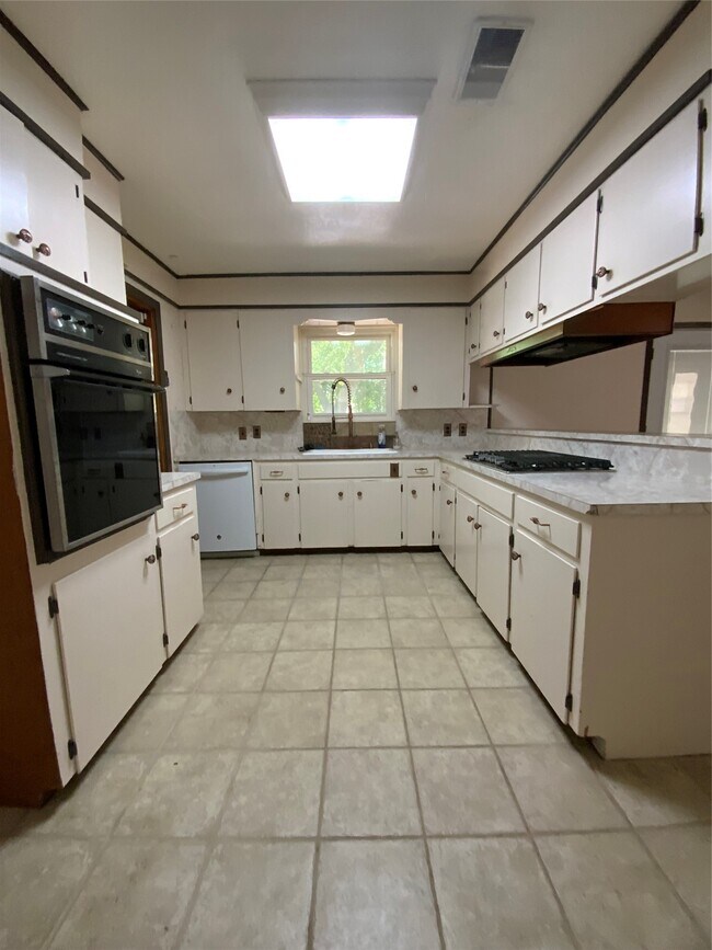 Building Photo - 405 Azalea Dr