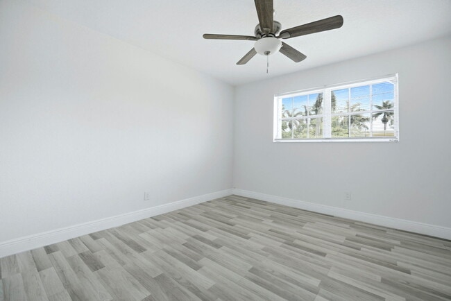 Building Photo - 321 E Chaminade Dr