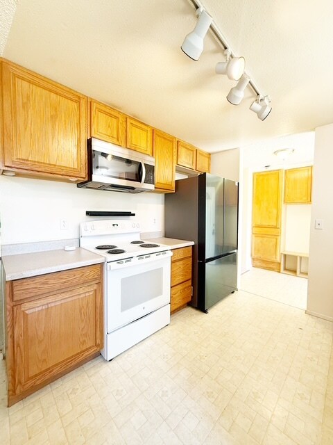 Building Photo - 13590 NW Coho Run
