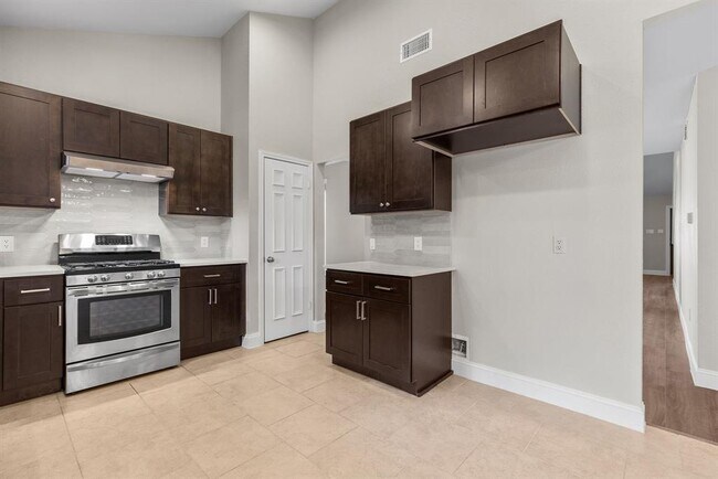 Building Photo - 13131 New Boston Bend