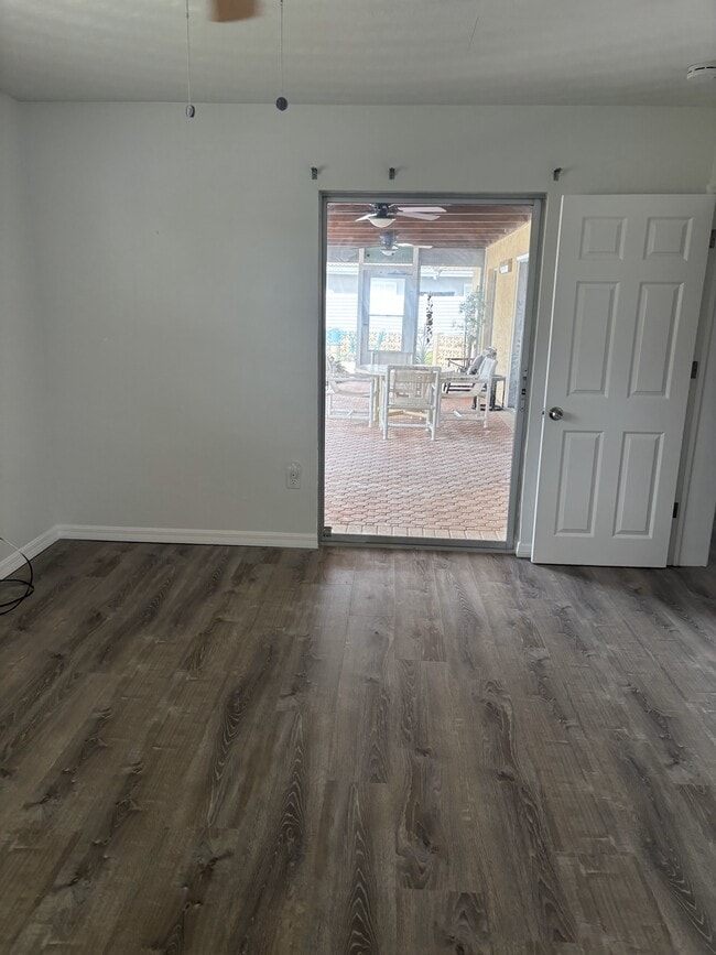 Building Photo - 537 Halyard Ln