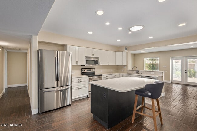 Building Photo - 1280 E Alameda Dr