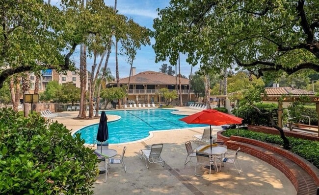 Building Photo - Spacious Upgraded Condo in The Keys – Walnut Creek