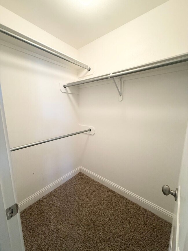 Building Photo - 334 Princess Place