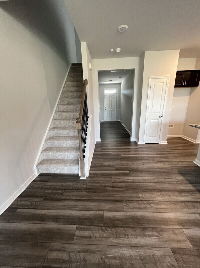 Building Photo - Lennar 3 bedroom townhouse with luxury vinyl plank floor in Ellis walk community