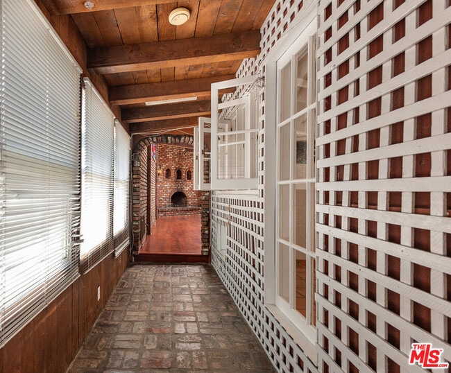 Building Photo - 14842 Morrison St