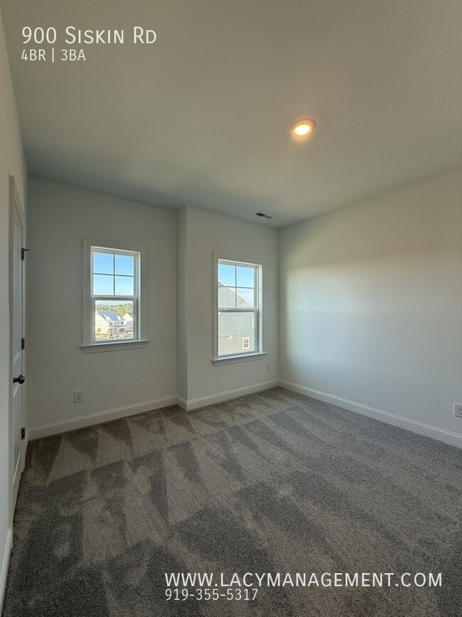 Building Photo - 900 Siskin Rd