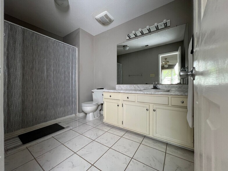 Building Photo - 4131 Kaplan Dr