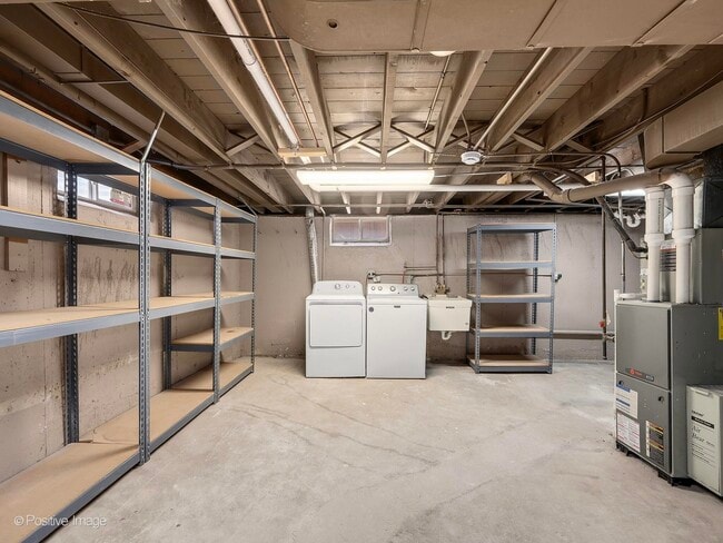 Building Photo - 39 S Bruner St