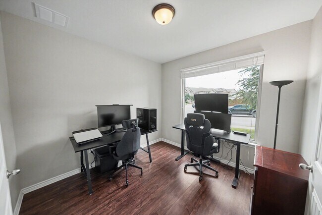 Building Photo - Spacious Home with Office, Game Room & Solar Panels Near Randolph AFB - Realtor Commission: $500