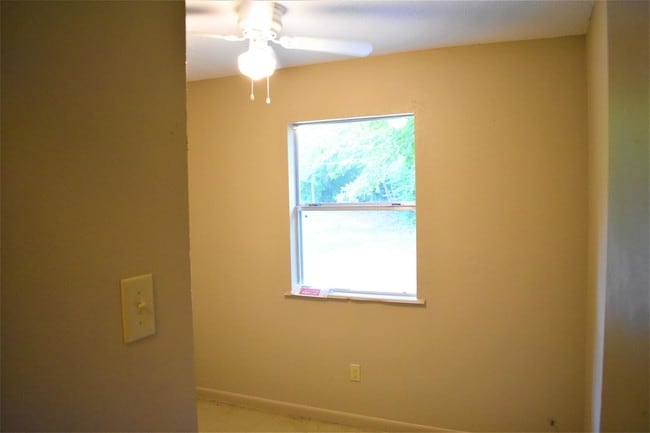 Building Photo - 2005 Railroad St