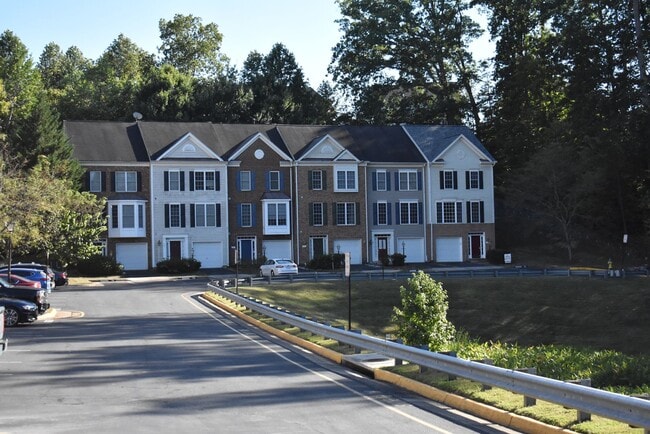 Building Photo - North Stafford End Unit Townhome !!