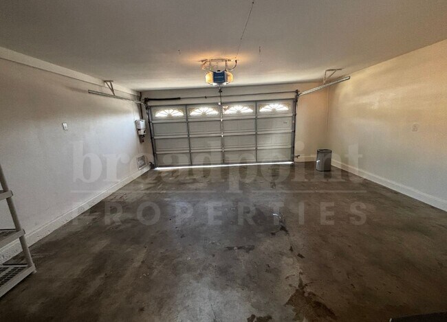 Building Photo - 5000 Macario Dr