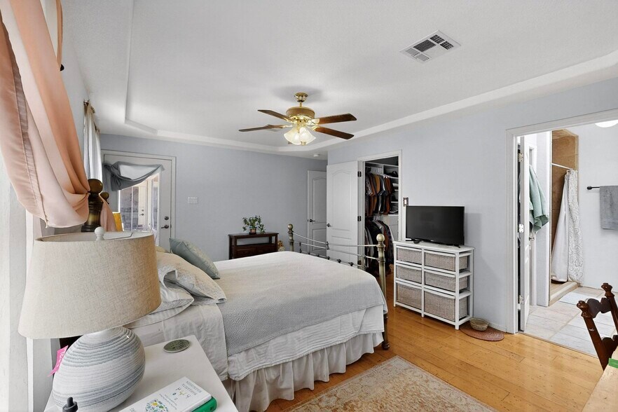 Building Photo - 2004 Vista Lejano