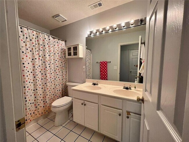 Building Photo - 615 Tammany Pointe