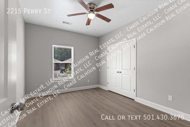 Building Photo - 2215 Perry St