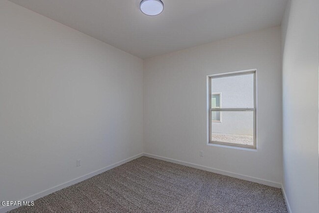 Building Photo - 500 E San Antonio Ave