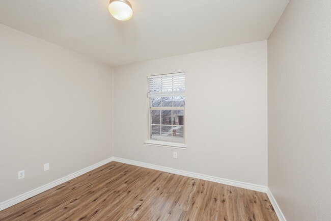 Building Photo - 310 Quail Run Rd