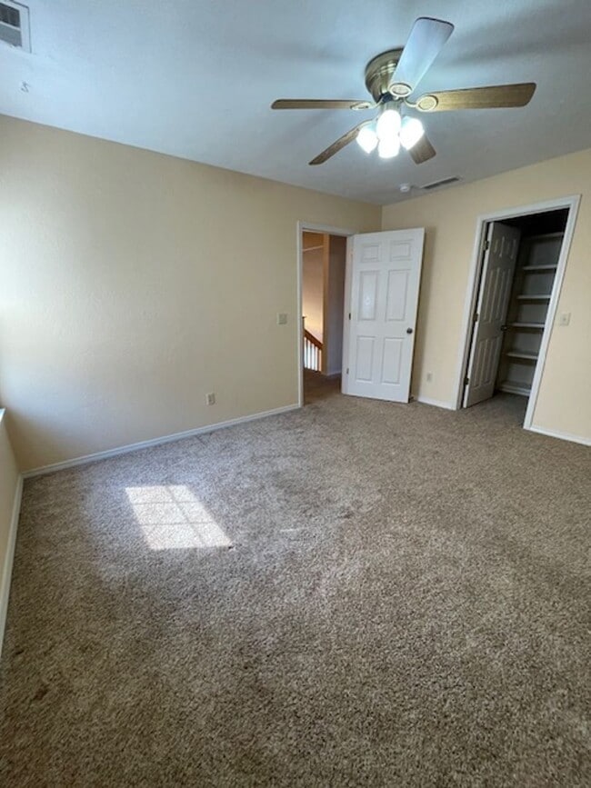Building Photo - 4 Bedroom Home in SE Springfield!