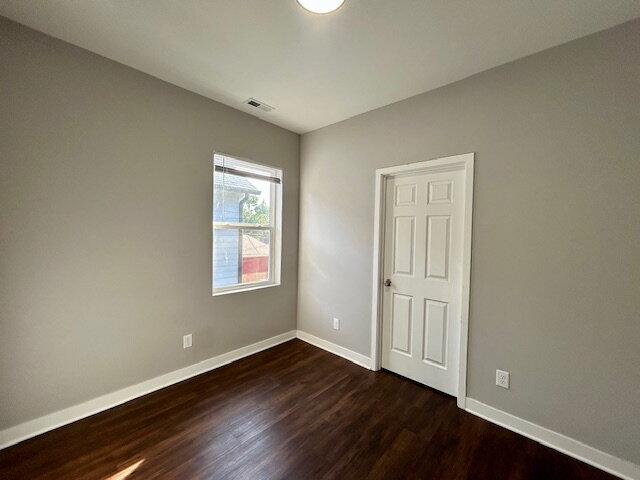 Building Photo - 3 Bedroom 2 Bath Duplex in the Heart of Indianapolis