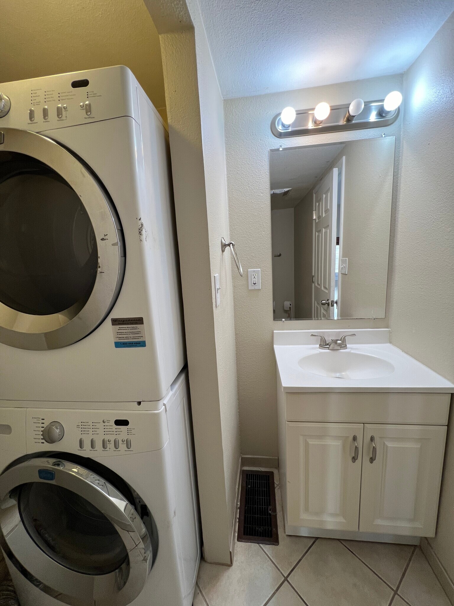 Washer and dryer - 5130 Clay St