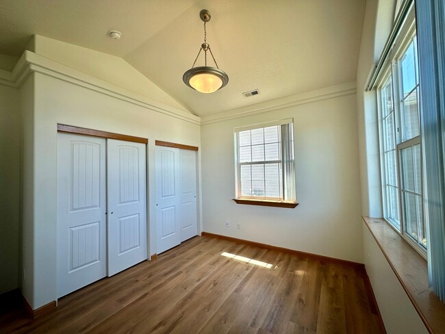 Building Photo - Newly Renovated Home on Prairie Falls Golf...