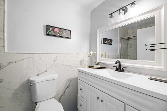 Building Photo - 1599 Bayridge Pl