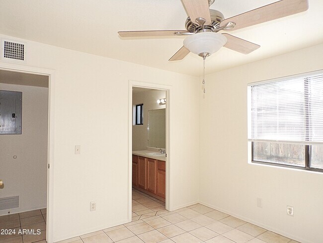 Building Photo - 4171 Calle Barona