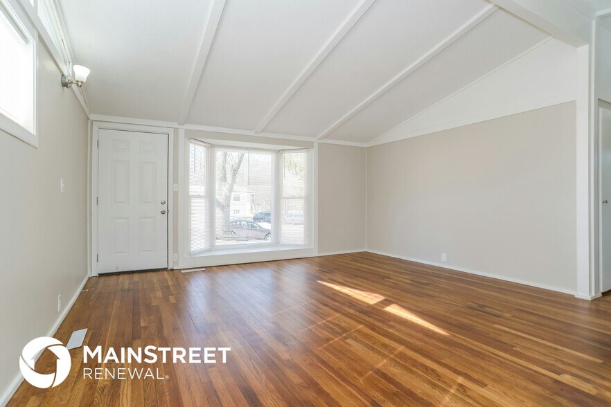 Building Photo - 5811 N Highland Ave