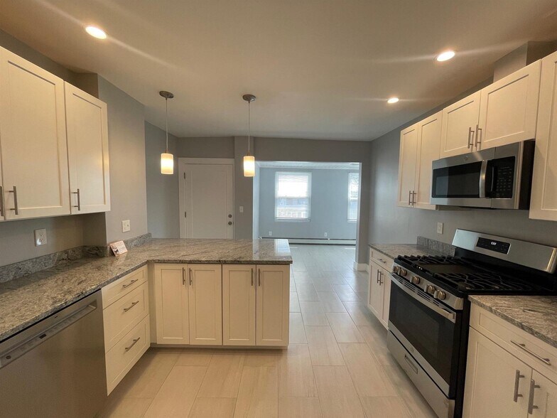 Building Photo - 356 Somerville Ave